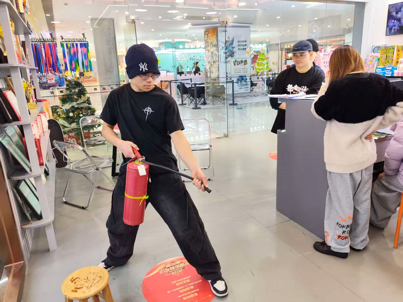 水晶城開(kāi)展消防技能培訓(xùn)，筑牢安全防護(hù)網(wǎng)