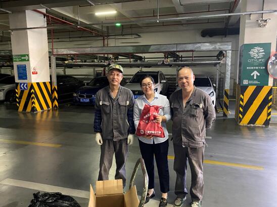 水晶城工會(huì)開(kāi)展夏日送清涼活動(dòng)