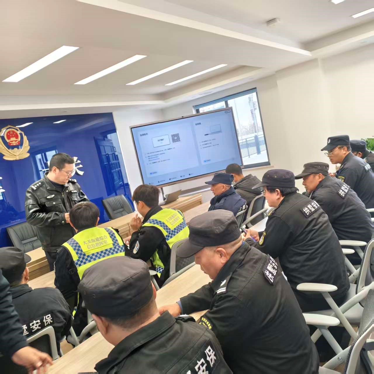 水晶城參與轄區(qū)“一呼百應(yīng)”工作會(huì)議