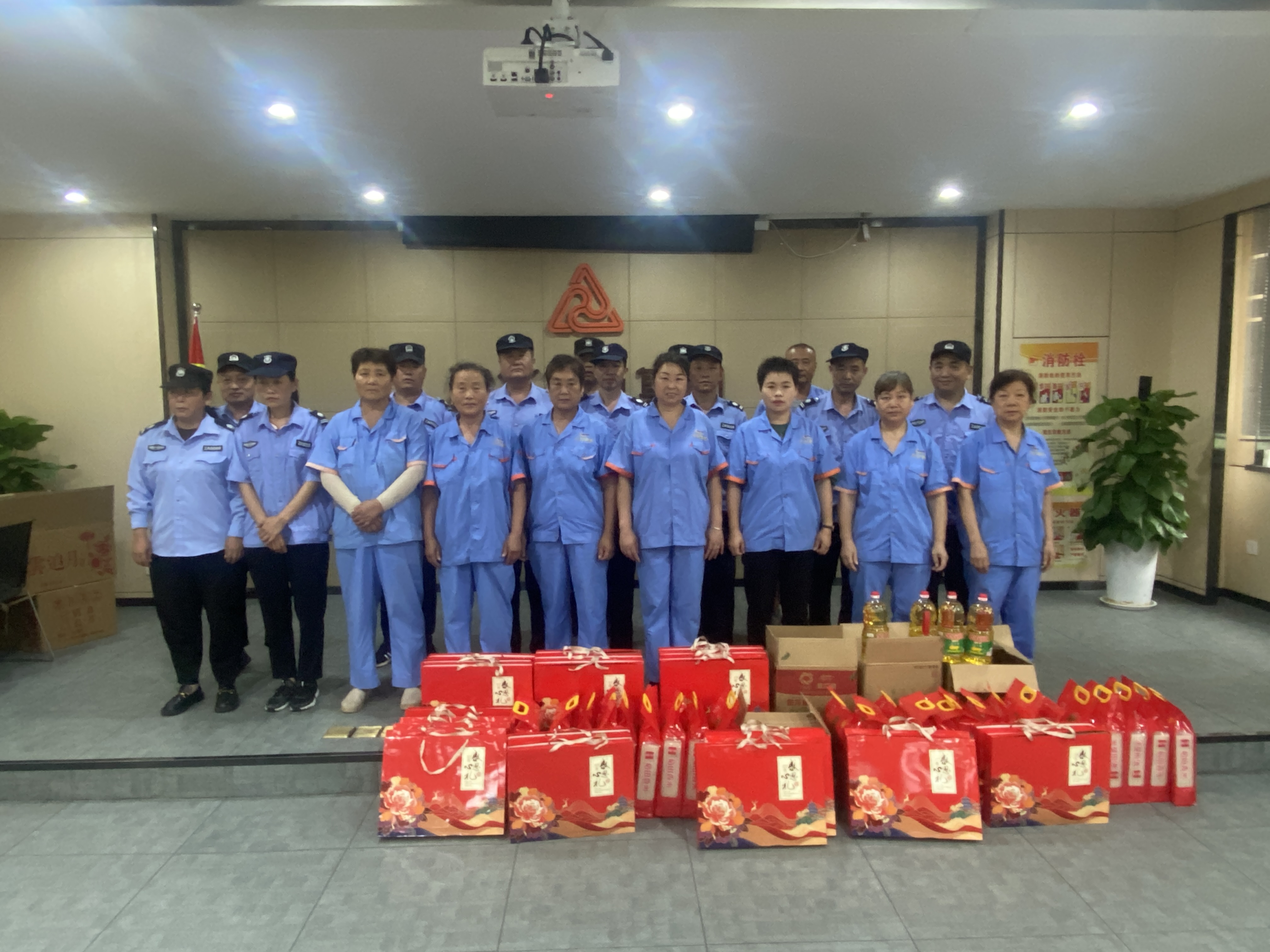 “濃情中秋節(jié)，慰問暖人心”——建華文創(chuàng)集團(tuán)工會開展一線職工慰問活動