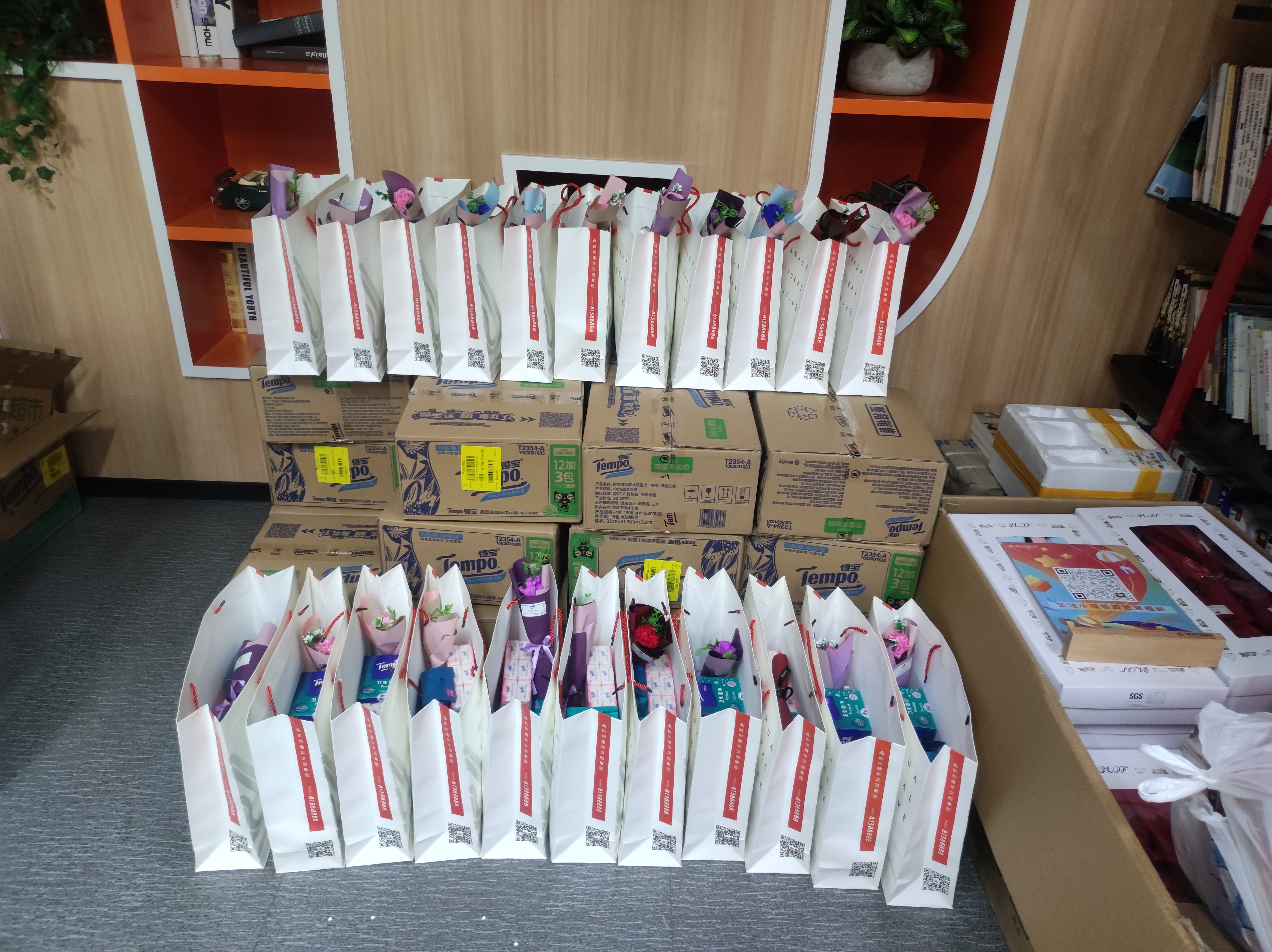 “芝蘭風(fēng)雅至，伊人踏香來(lái)”——-建華文創(chuàng)集團(tuán)工會(huì)開(kāi)展女神節(jié)慰問(wèn)活動(dòng)