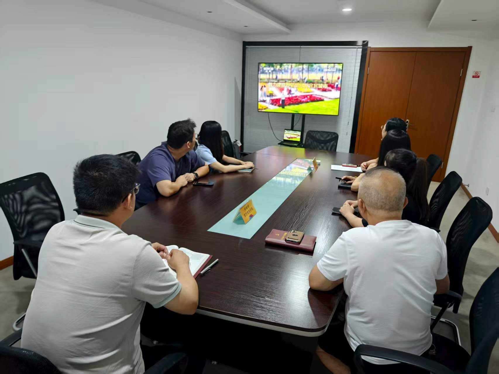 水晶城黨支部開(kāi)展8月黨員固定活動(dòng)