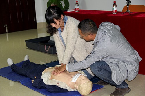 20131024建華文創(chuàng)園黨支部舉辦應急救護知識培訓 (4).jpg