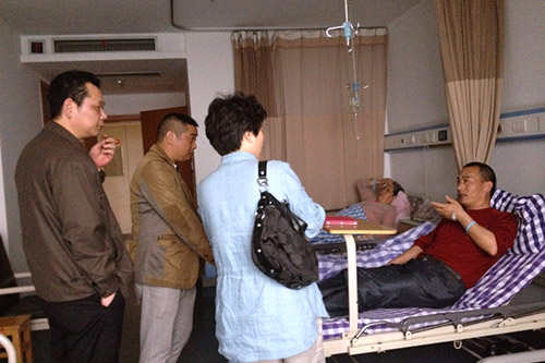 20140519慰問生病職工 展現(xiàn)人文關懷.jpg