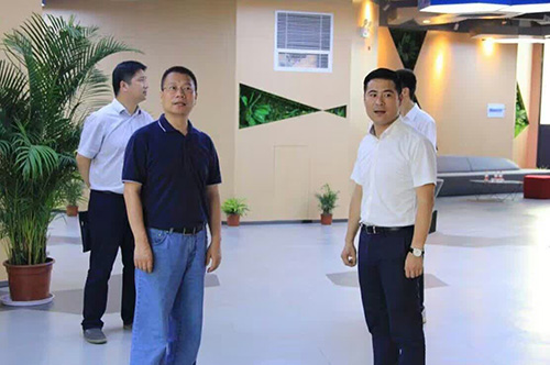 20160818拱墅區(qū)委常委、組織部李煒蒞臨杭州建華文創(chuàng)集團(tuán)總部調(diào)研指導(dǎo) (3).jpg