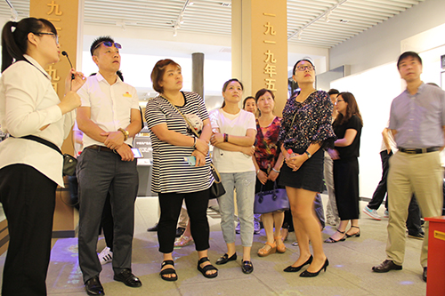 20170616建華文創(chuàng)集團黨總支參觀中國共產(chǎn)黨杭州歷史館 (2).jpg